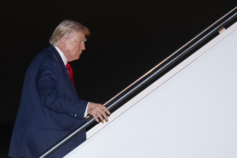 El presidente de Estados Unidos, Donald Trump, aborda el Air Force One en la Base Conjunta Andrews, Maryland, antes de partir hacia Florida, el 6 de marzo de 2026.
