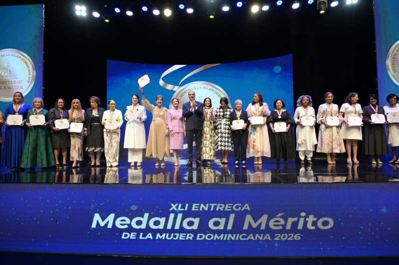 Entrega de la Medalla al Mérito de la Mujer Dominicana