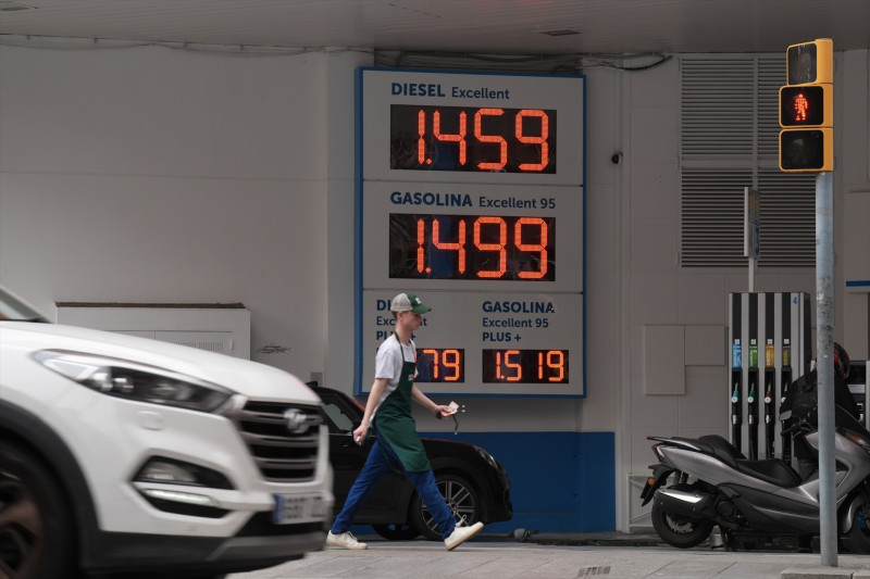 Cartel de precios en una gasolinera de Barcelona (Catalunya), 4 de marzo de 2026.