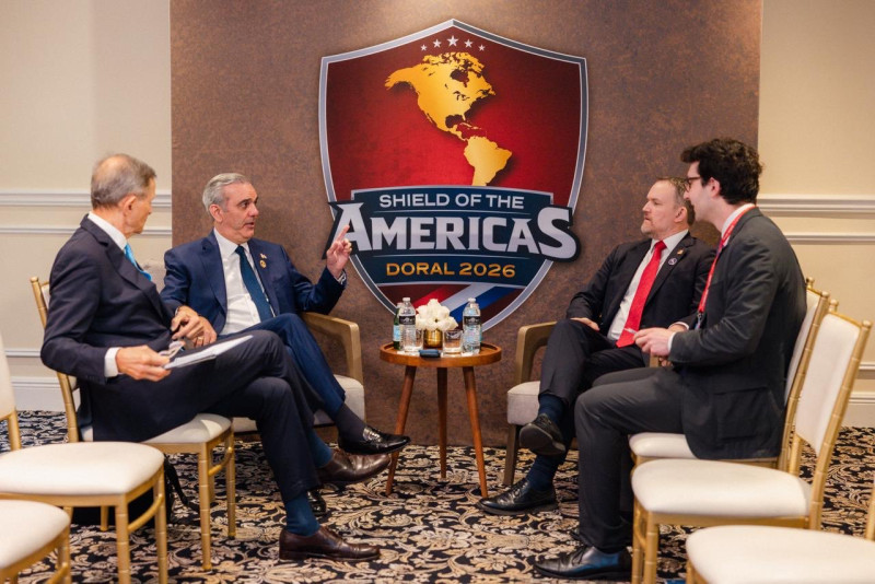 El presidente Luis Abinader se reunió con funcionarios.