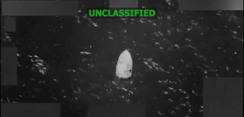 AME2211. BOGOTÁ (COLOMBIA), 08/03/2026.- Captura de video tomada de la cuenta en X del @Southcom Comando Sur de los Estados Unidos que muestra una lancha presuntamente ligada al narcotráfico antes de ser atacada por las fuerzas armadas estadounidenses. EFE/ @Southcom /SOLO USO EDITORIAL/ NO VENTAS/ SOLO DISPONIBLE PARA ILUSTRAR LA NOTICIA QUE ACOMPAÑA (CRÉDITO OBLIGATORIO)