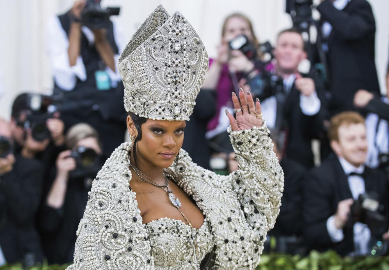 Rihanna asiste a la Gala del Met 2018 en Nueva York.