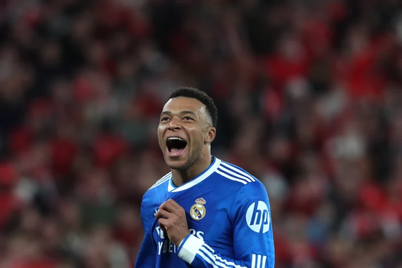 Kylian Mbappé del Real Madrid durante el partido contra Benfica en los repechajes de la Liga de Campeones, el 17 de febrero de 2026, en Lisboa.