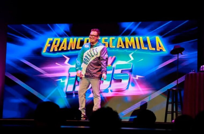 Franco Escamilla trae la nostalgia y el humor ácido de “1995” a República Dominicana.