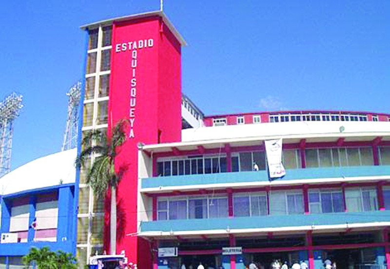 Vista frontal del Estadio Quisqueya.