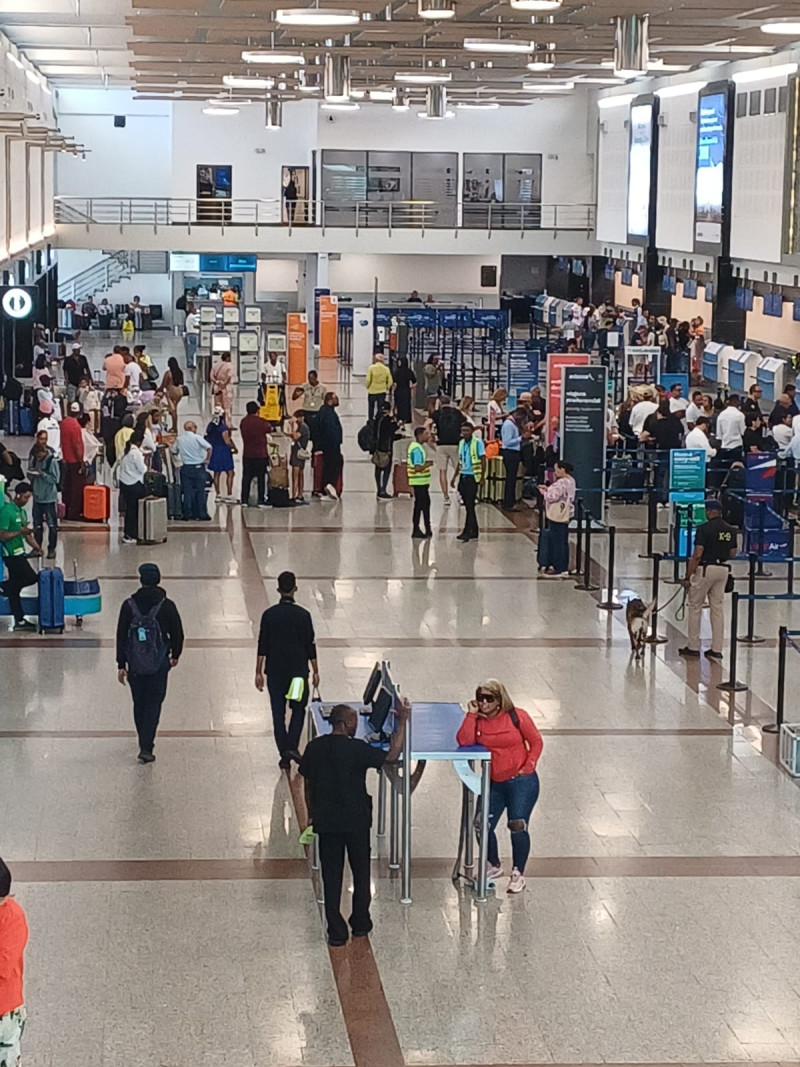 Interior del Aeropuerto Internacional de Las Américas.