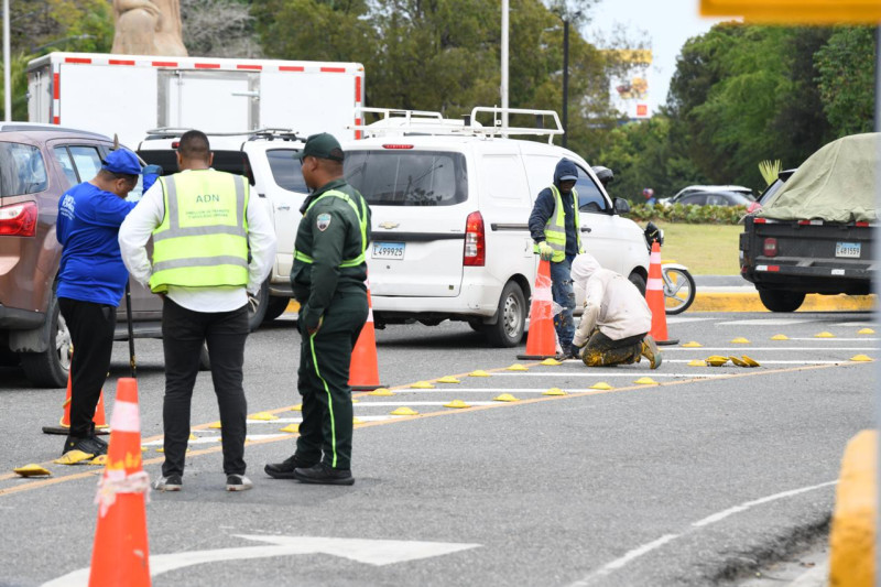 Las autoridades comenzaron el desmonte de los reductores de velocidad en la rotonda de la avenida Los Proceres
