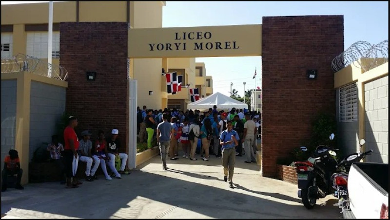 El politécnico Víctor Manuel Espaillat es uno de los que carecen de equipos y laboratorios para impartir carreras técnicas.