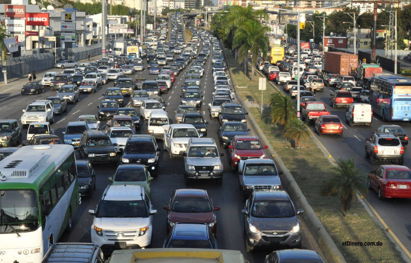 En el país hay un alto consumo de combustibles debido a los congestionamientos en el tránsito.