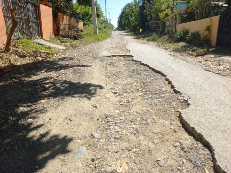 Carretera en Luperón se deterioran por falta de mantenimiento poslluvias.