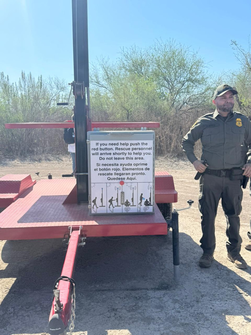 Torre de rescate para migrantes y personas en peligro.