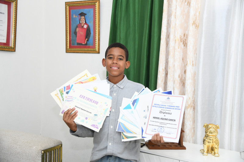 El adolescente Hensel Aquino García llamó a los jóvenes como él a no rendirse y ser persistentes.
