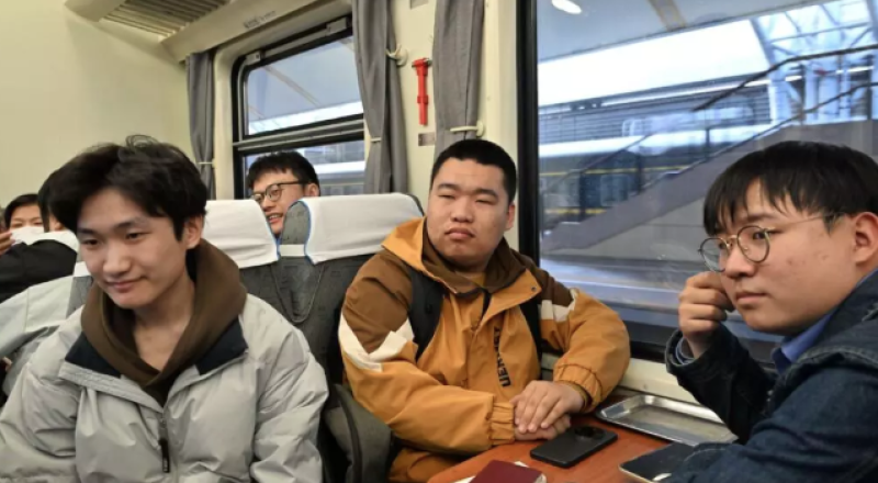 Pasajeros en el tren k27.