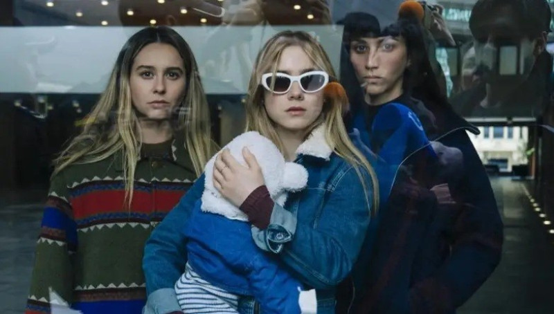 Elena, Paula y Cris son personajes de la serie "Esa noche".