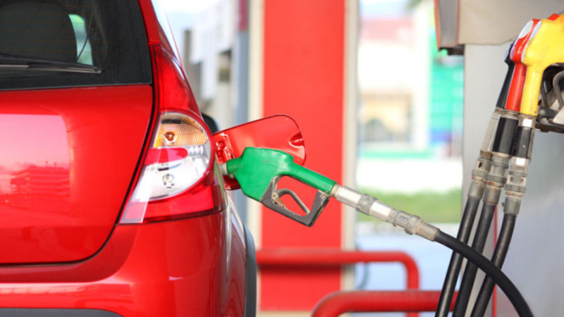 Los precios de los combustibles recibieron un incremento de RD$5.00 por galón, en la última semana.