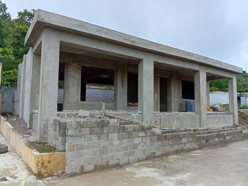 Uno de los centros educativos en proceso de construcción.