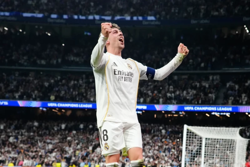 Federico Valverde, del Real Madrid, festeja tras anotar en el partido de ida de los octavos de final de la Champions League ante el Manchester City, el 11 de marzo de 2026.