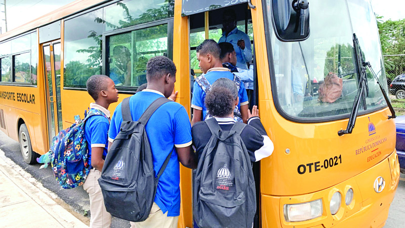Medida de Educación busca garantizar la seguridad de los estudiantes que utilizan el transporte escolar.