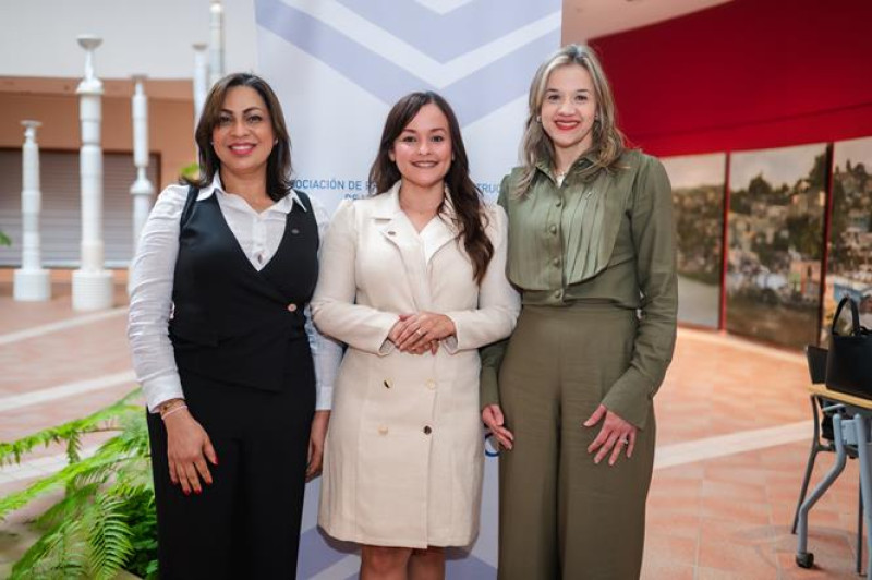 Sandra Taveras, María Veloz y Triana Mesa