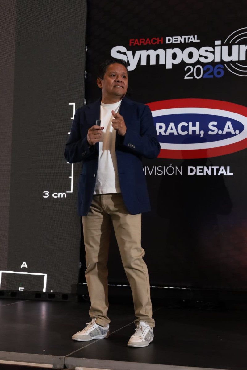 Doctor Enrique González García en el Farach Dental Symposium 2026