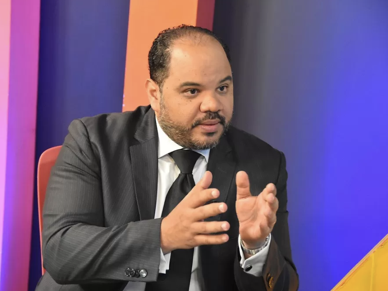 Pablo Ulloa, Defensor del Pueblo, destaca propuesta de Listín Diario.