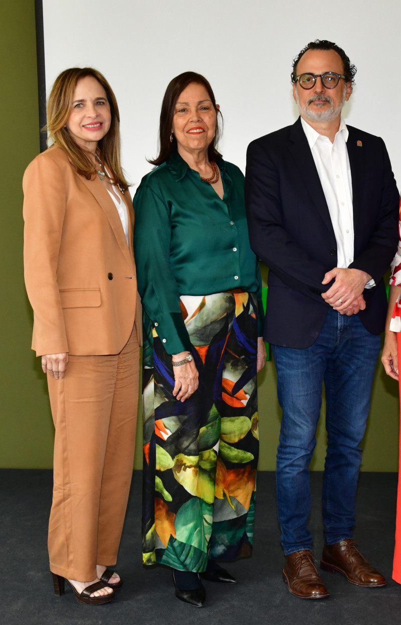 Rayza Coste, Thelma Castán y Mario De Ferrari.