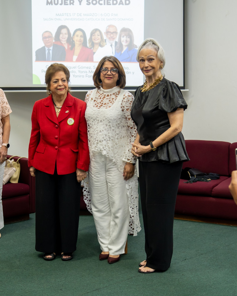 Mildred Josefina de Sánchez Noble, Elena Diaz y Mayra Hazim.