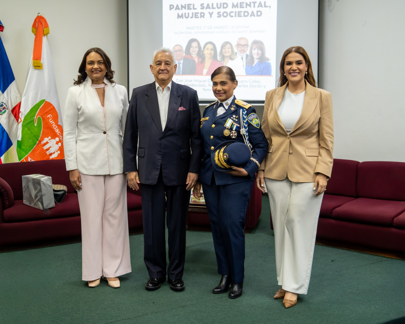 Rossy Escoto, José Manuel Hernández Peguero, generala Yanet Celeste Jimenez y Michelle Ortiz.