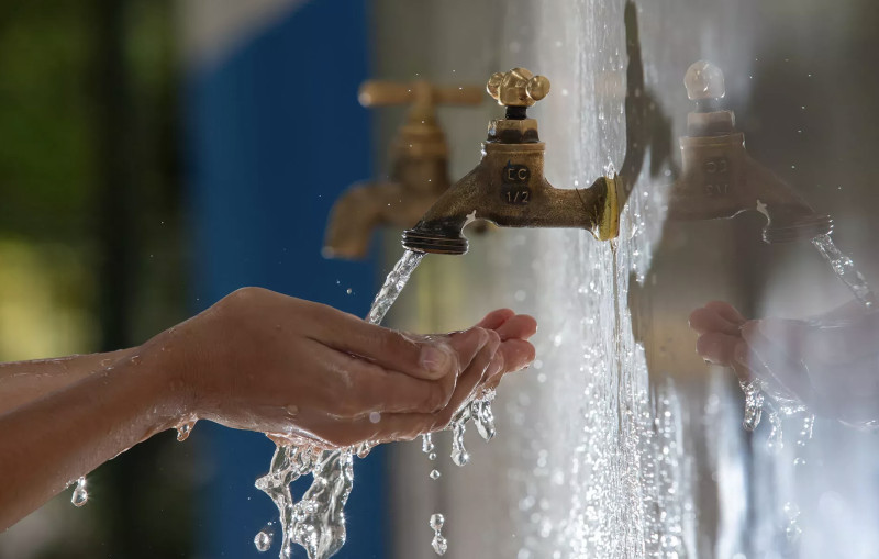 Unicef urge mejorar el suministro de agua potable.