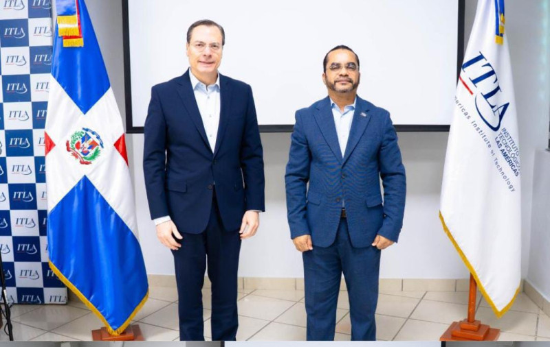 Presidente de Zona Franca Las Américas, Bela G. Szabó y el rector del Instituto Tecnológico de las Américas, Jimmy Rosario Bernard.