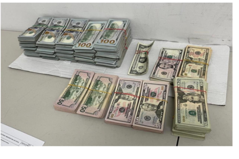 Dinero incautado por agentes de Aduanas