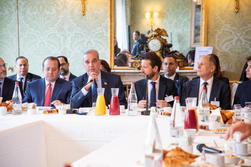 El presidente Abinader sostuvo un encuentro con empresarios franceses