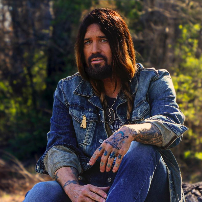 Billy Ray Cyrus interpretó al padre de Hannah Montana en la serie.