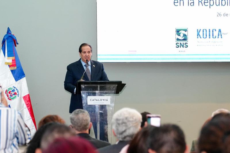 El ministro de Salud Pública, Víctor Atallah.