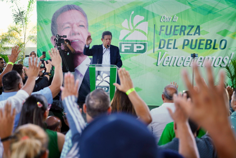 El presidente del partido Fuerza del Pueblo (FP), Leonel Fernández durante el acto de juramentación.