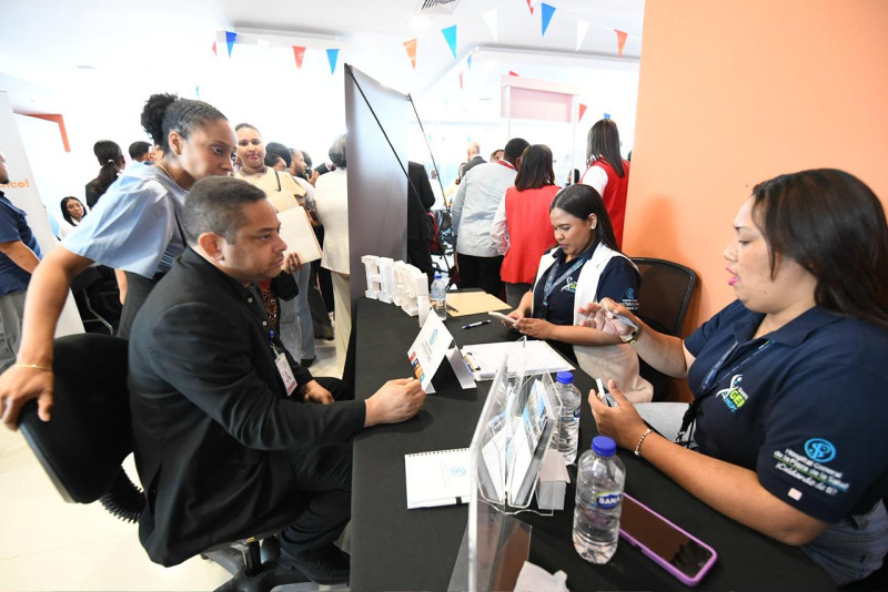 La feria de empleos se realiza desde ayer jueves, y concluye este viernes, en la comunidad San Luis, SDE.