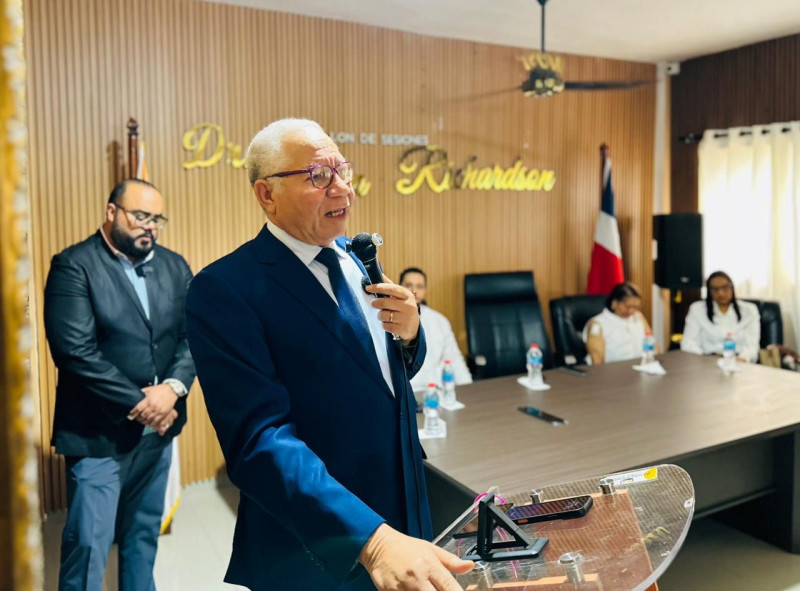 Pedro Richardson se dirige a los presentes.