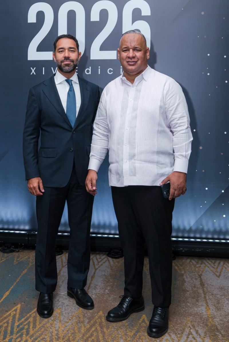 Sol Disla Gala Media Group reconoce a jóvenes líderes
