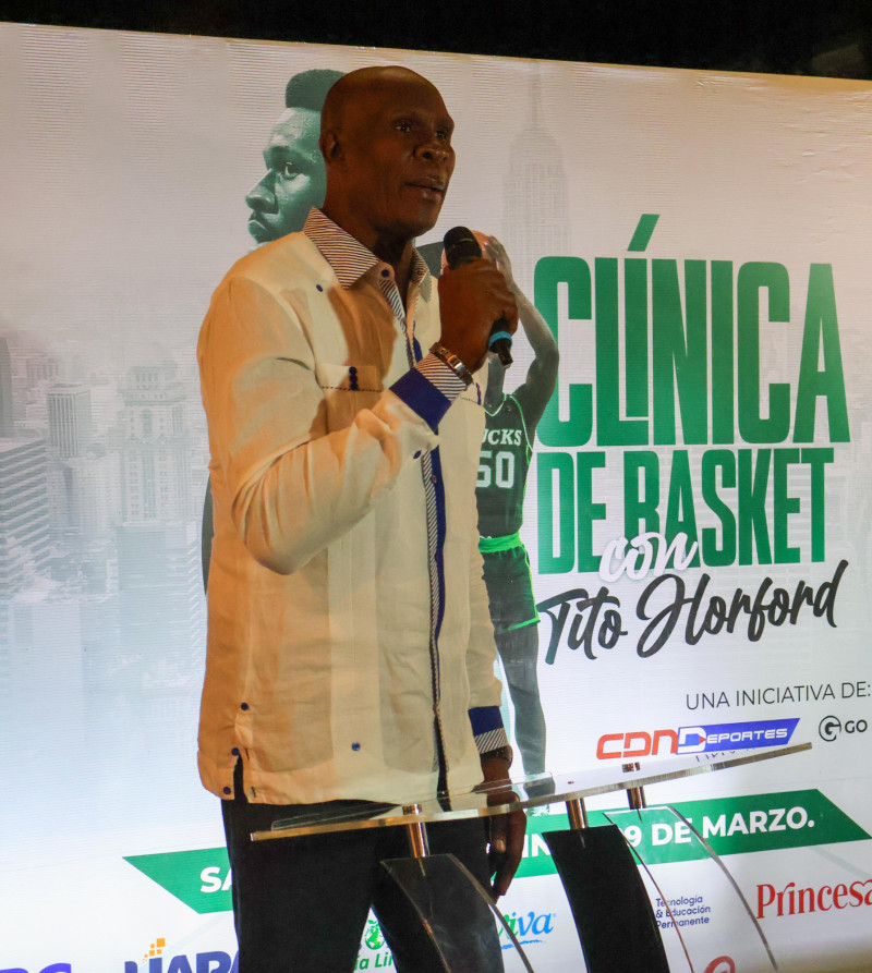Tito Horford durante su discurso en la presentación de la clínica.
