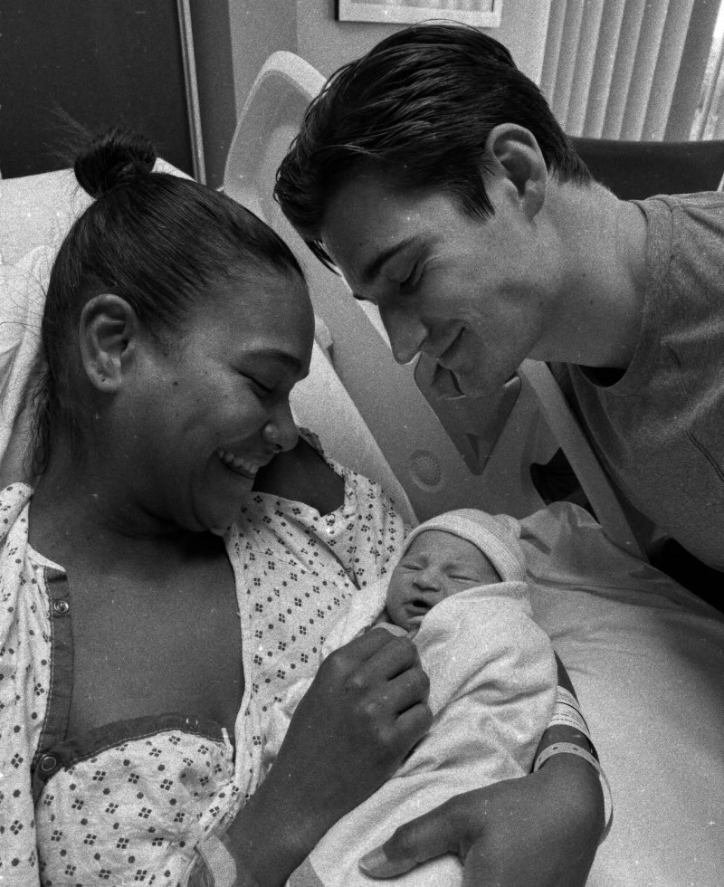 Arlenis Sosa junto a su esposo e hijo