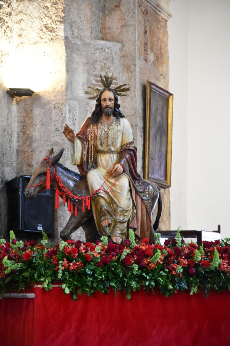 Monumento de Jesús en un burro, durante la camina de procesión de la iglesia Nuestra Señora de Las Mercedes.
