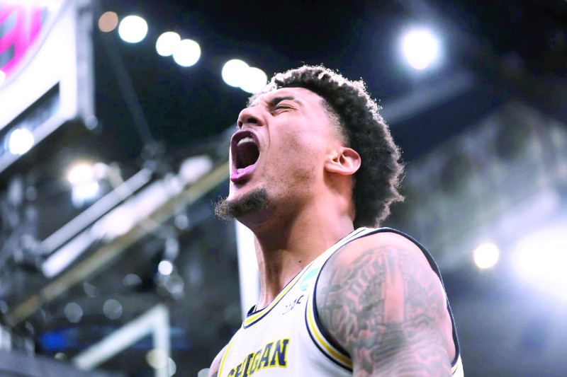 Yaxel Lendeborg, de Michigan, celebra en el partido frente a Tennessee en el torneo de la NCAA.