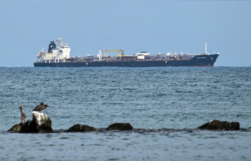 El petrolero Sea Horse, con bandera de Hong Kong, permanece anclado frente a la costa de Puerto Cabello, Venezuela, el 29 de marzo de 2026.