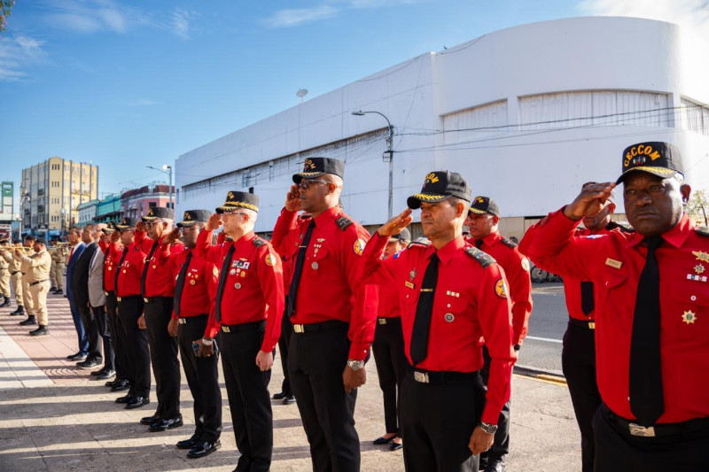 Miembros del Cuerpo Especializado de Control de Combustibles y Comercio de Mercancias (CECCOM).