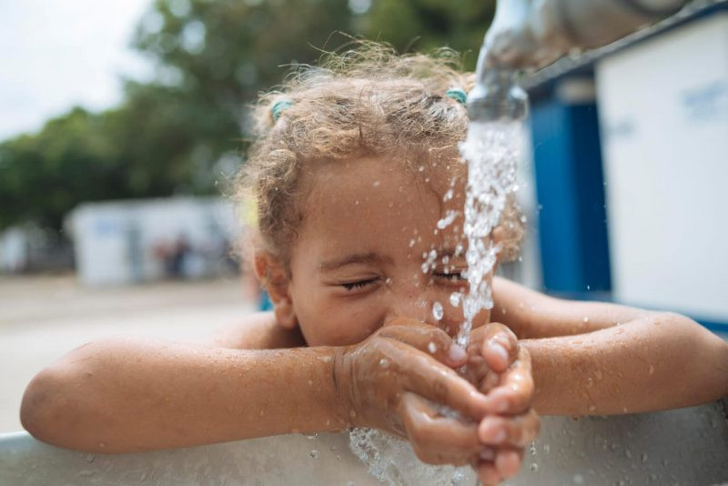 Unicef destaca la importancia del acceso a agua segura.