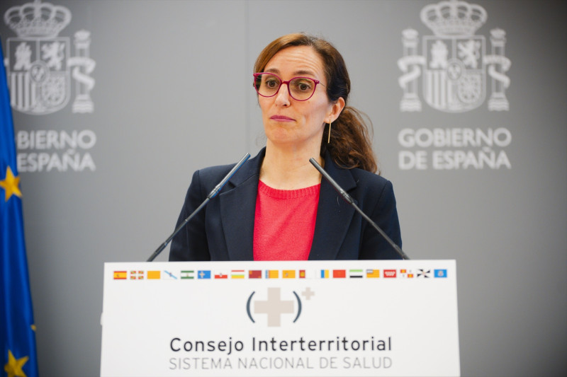 La ministra de Sanidad, Mónica García, ofrece declaraciones a los medios tras el pleno del Consejo Interterritorial del Sistema Nacional de Salud (CISNS).