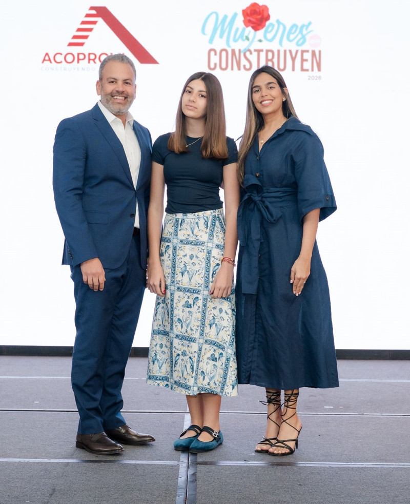 Guido Rosario, Renata Rosario y Ashley Medina.