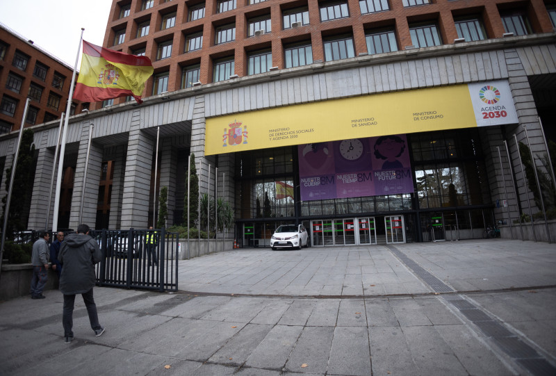 Fachada del Ministerio de Sanidad, Juventud e Infancia y Derechos Sociales y Agenda