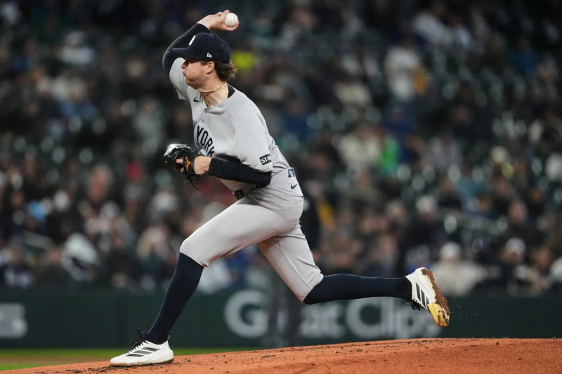 Cam Schlittler solo permitó dos sencillos en seis entradas y dos tercios.