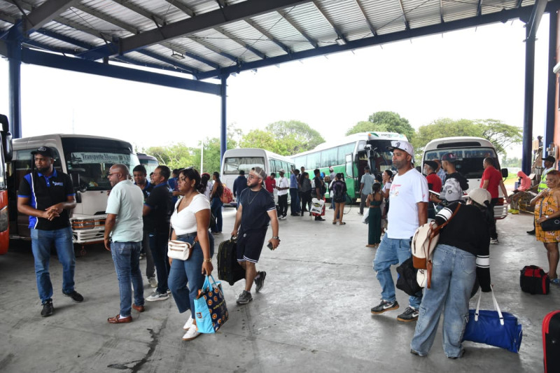 Ciudadanos se trasladan este Jueves Santo a diferentes localidades de República Dominicana.